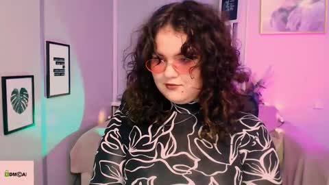 Lina online show from December 21, 1:53 pm