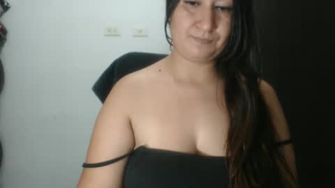 iiisabella online show from May 12, 1:53 pm
