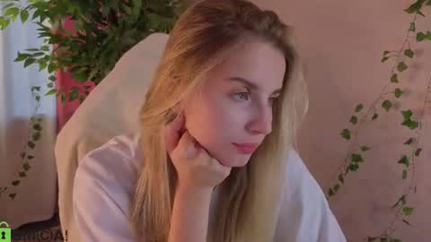 LINA online show from June 24, 3:35 am
