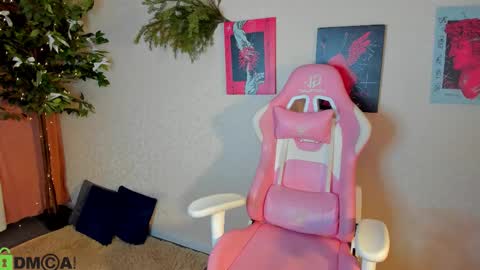 LINA online show from December 23, 1:12 am