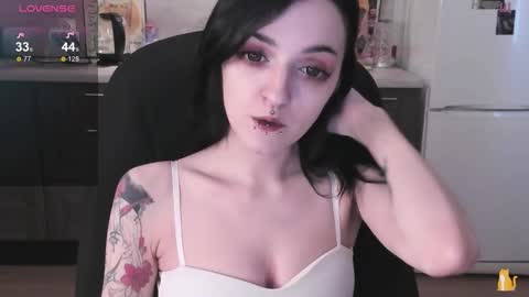 Lina 3  1715622743 online show from November 27, 9:28 am