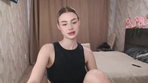 linacute52 online show from March 7, 12:34 pm