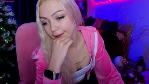 I am Lina online show from January 11, 4:02 pm