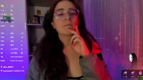 Giggles  online show from July 3, 12:04 am
