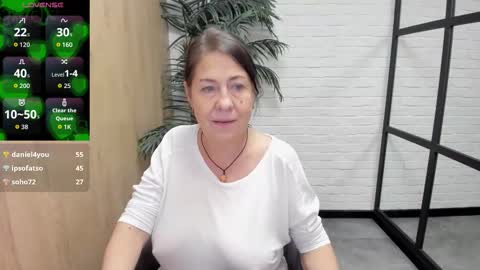 Snapshot of lindahottie chatting on October 17, 1:59 pm Linda online show from October 17, 1:59 pm