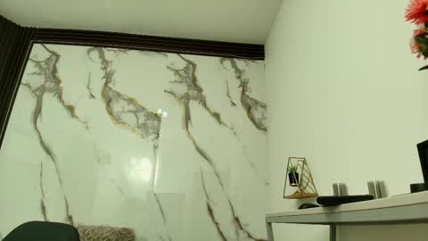  Lindsey  online show from February 26, 12:08 pm