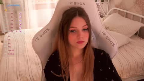 Snapshot of linesssssa chatting on February 13, 8:24 pm linesssssa online show from February 13, 8:24 pm