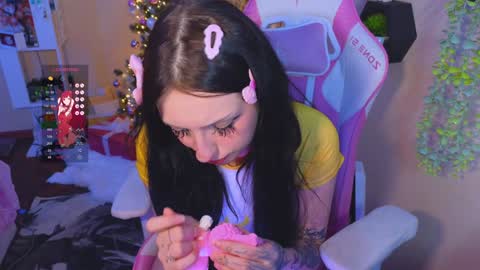 Lina online show from December 27, 9:00 pm