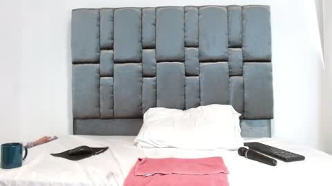 Linsay online show from December 2, 5:21 pm