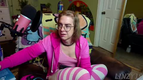 Linzy19 online show from March 3, 3:30 am