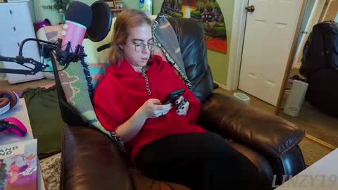 Linzy19 online show from March 10, 4:57 pm