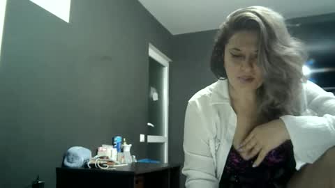 lionessmom online show from May 7, 2:07 am