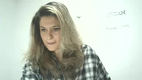 Snapshot of lionessmom chatting on October 20, 1:10 am lionessmom online show from October 20, 1:10 am
