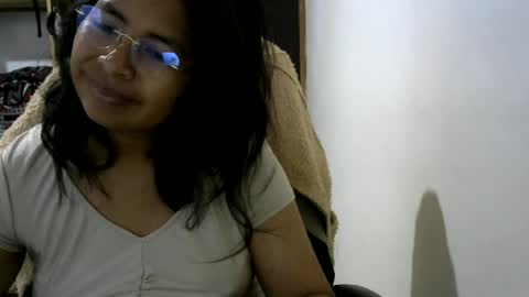 liora online show from July 3, 4:17 am
