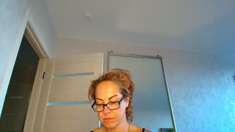 Liora Weiss online show from June 20, 2:45 pm