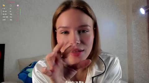 Lina online show from December 4, 1:27 am