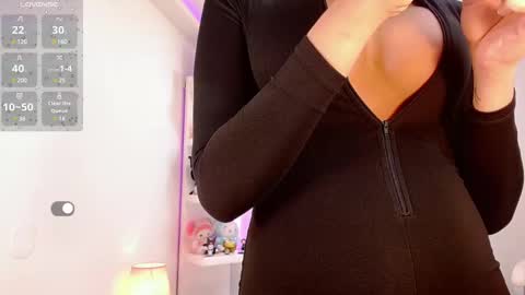 Snapshot of lisahadidd chatting on February 14, 5:51 am lisahadidd online show from February 14, 5:51 am