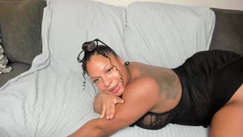 lisaloves6ix9 online show from May 22, 5:25 am