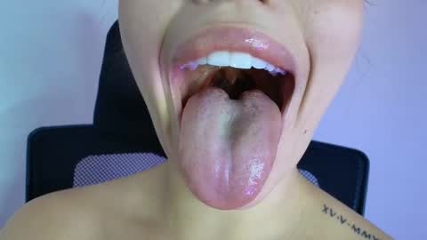 Lisbet online show from December 22, 11:11 pm