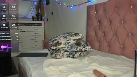 Snapshot of lissa_brown_ chatting on January 17, 5:42 am Lissa online show from January 17, 5:42 am