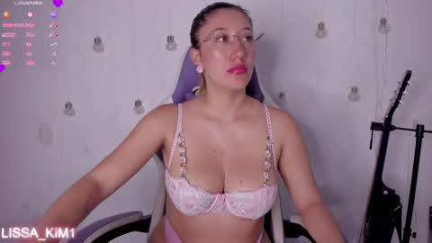 Lissa Kim  online show from September 19, 9:35 am