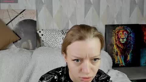 Snapshot of lissa_kitsune chatting on October 8, 9:15 am Lissa online show from October 8, 9:15 am