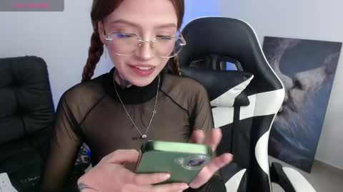 Amelie  online show from May 17, 12:09 am
