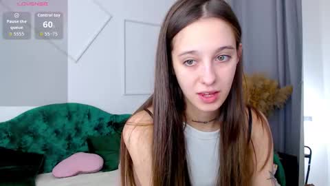 Snapshot of little_cherry___ chatting on September 17, 6:28 am Lana online show from September 17, 6:28 am