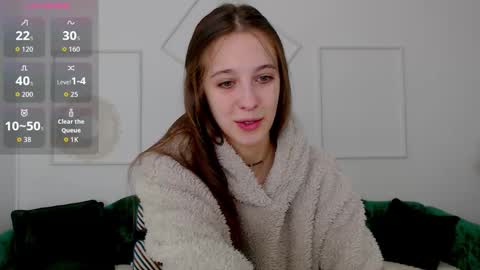 Snapshot of little_cherry___ chatting on October 6, 6:31 am Lana online show from October 6, 6:31 am