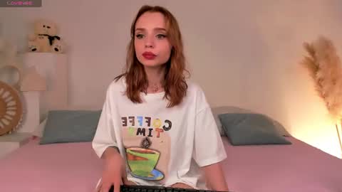 little_clare_ online show from July 23, 10:24 am
