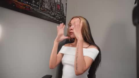 Help me reach 100 likes online show from November 8, 7:17 pm