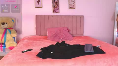 Ellie  online show from October 6, 7:31 pm