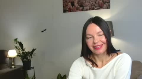 Nicole online show from October 18, 2:10 pm