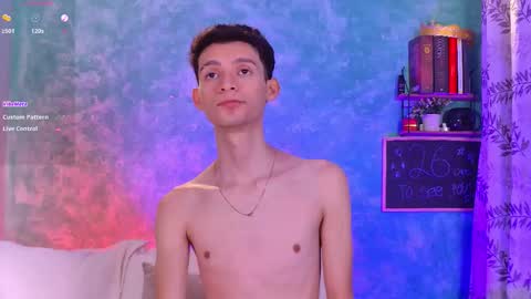 Snapshot of little_twiink chatting on September 30, 12:32 am Juan Ferrer online show from September 30, 12:32 am