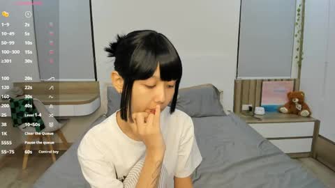 Yena and Gabby online show from April 23, 7:26 pm