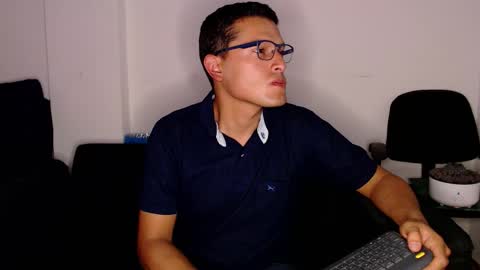 Manu online show from December 4, 2:55 am