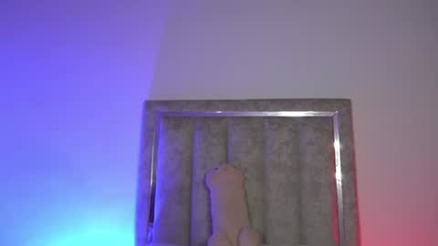 littlee_emma_ online show from August 3, 11:55 pm