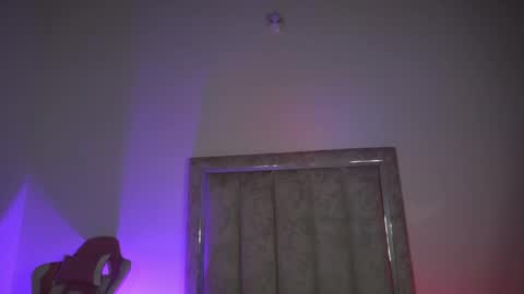 littlee_emma_ online show from May 8, 12:16 am