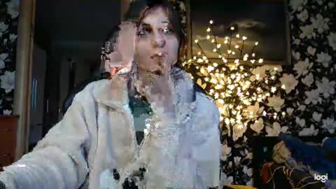 Snapshot of littlehappines chatting on December 4, 12:41 pm littlehappines online show from December 4, 12:41 pm