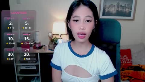 Snapshot of littlekitten_avie chatting on October 7, 4:58 pm Avie online show from October 7, 4:58 pm