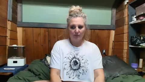 lisanixs online show from April 23, 3:25 am