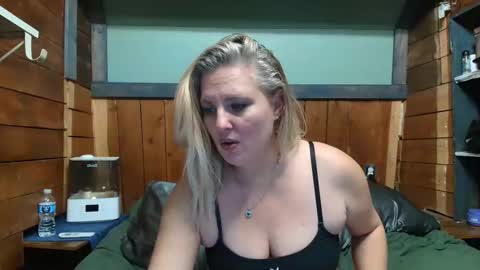 lisanixs online show from May 3, 1:55 am