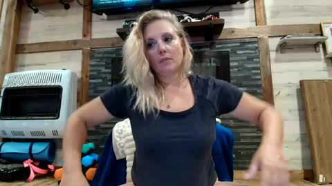 lisanixs online show from July 25, 2:42 am