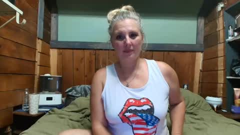 lisanixs online show from June 18, 2:17 am