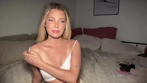 Marciabrady online show from December 25, 11:53 pm