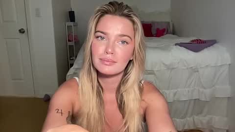 Marciabrady online show from September 9, 7:03 pm