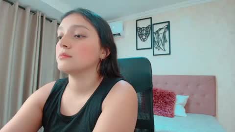 Sarahs Room online show from June 26, 10:59 pm