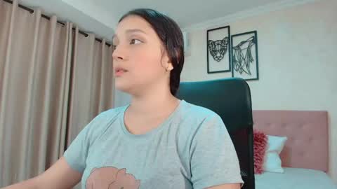 Sarahs Room online show from June 25, 8:25 pm