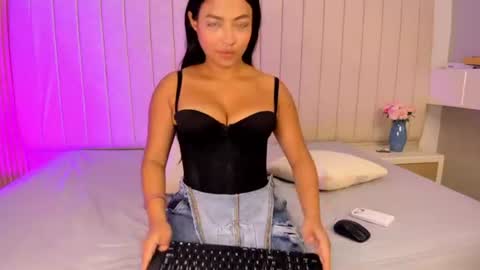 im olivia IG littleolivia01 online show from June 16, 4:22 pm