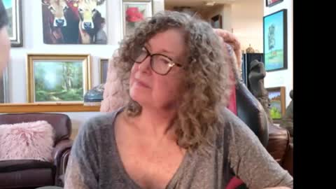 Miss D   Shows Mon Wed  Fri online show from June 13, 7:57 pm